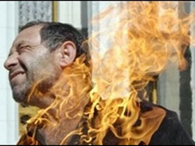 Самосожжение. Фото: AP (c) Самосожжение. Фото: AP (c)