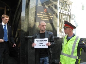 Сергей Удальцов протестует против Генплана. Фото: leftfront.ru