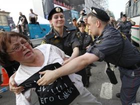 Задержание Валентины Кузьминой на Триумфальной площади 31 мая. Фото: ikd.ru/node/13659