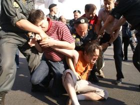 Задержание активистов "Стратегии-31" на Триумфальной площади. Фото Каспарова.Ru
