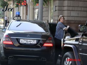 автомобиль ФСБ у салона красоты.Фото с сайта: ru-vederko.livejournal.com автомобиль ФСБ у салона красоты.Фото с сайта: ru-vederko.livejournal.com