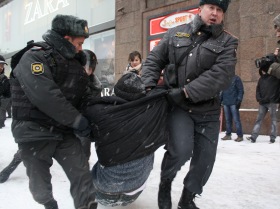 Задержание участника акции "Не допустим самозванцев в парламент!". Фото Каспарова.Ru