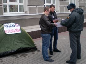 Палатка против губернатора. Фото Софьи Крапоткиной, Каспаров.Ru