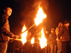 Факельное шествие. Фото с сайта dancor.sumy.ua