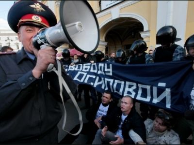 "Стратегия-31" у Гостиного двора. Фото: Валентин Илюшин, baltinfo.ru "Стратегия-31" у Гостиного двора. Фото: Валентин Илюшин, baltinfo.ru