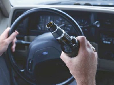 Пьяный за рулем. Фото с сайта rover-zone.ru Пьяный за рулем. Фото с сайта rover-zone.ru