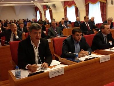 Борис Немцов на заседании Ярославской областной думы. Фото из фейсбука Бориса Немцова. Борис Немцов на заседании Ярославской областной думы. Фото из фейсбука Бориса Немцова.