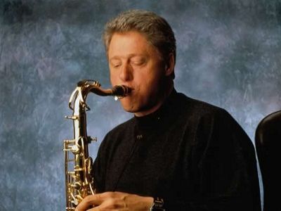 Саксофонист Билл Клинтон. Источник - http://cdn-media.hollywood.com/