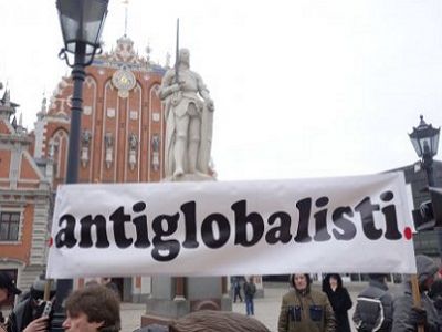 Демонстрация антиглобалистов (Латвия). Источник - mixnews.lv Демонстрация антиглобалистов (Латвия). Источник - mixnews.lv