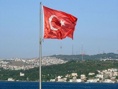 Флаг Турции над Босфором. Фото: id77.livejournal.com