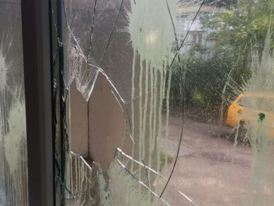 Разбитое окно. Фото: newkaliningrad.ru Разбитое окно. Фото: newkaliningrad.ru