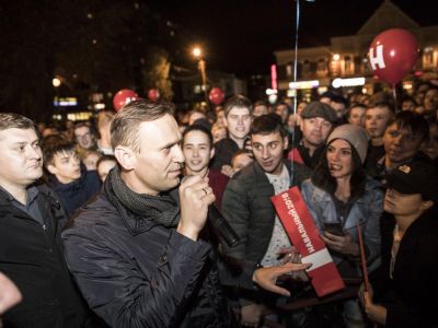 Алексей Навальный и его сторонники в Архангельске, 1.10.17. Источник - navalny.com Алексей Навальный и его сторонники в Архангельске, 1.10.17. Источник - navalny.com