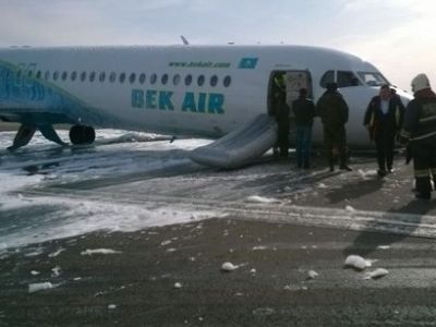 Самолет авиакомпании Bek Air. Фото: vlast.kz