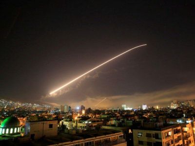Крылатая ракета над Дамаском, 14.4.18. Источник - t.me/dragon_dances