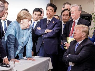 Трамп, Меркель, Абэ на саммите G7 в Канаде. Июнь 2018. Фото:Рейтер Трамп, Меркель, Абэ на саммите G7 в Канаде. Июнь 2018. Фото:Рейтер