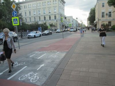 Москва, ул. Герцена, велодорожки без велосипедов. Фото: sapojnik.livejournal.com
