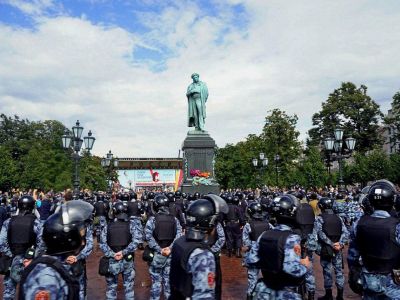 "Арестованный" Пушкин, Москва, 3.08.19. Фото: t.me/worldprotest "Арестованный" Пушкин, Москва, 3.08.19. Фото: t.me/worldprotest