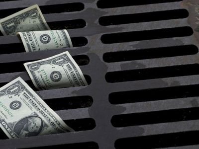 Отток капитала. Фото: gazeta.ru Отток капитала. Фото: gazeta.ru