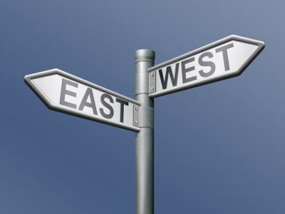 Запад vs. Восток. Иллюстрация: coloradopeakpolitics.com