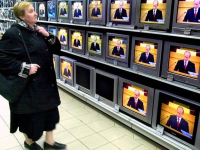 В. В. Путин на всех экранах телевизоров. Фото: swissinfo.ch