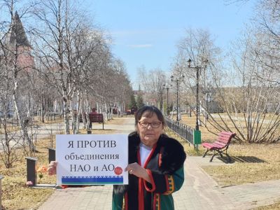 Одиночный пикет против объединения НАО и АО, Нарьян-Мар. Фото: vk.com/okrugnao Одиночный пикет против объединения НАО и АО, Нарьян-Мар. Фото: vk.com/okrugnao