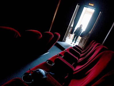 Российские кинотеатры возобновили нелегальный показ зарубежных фильмов