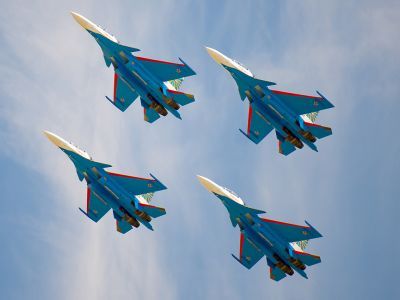 Авиационная группа высшего пилотажа "Русские Витязи". Фото: wikimedia.org Авиационная группа высшего пилотажа "Русские Витязи". Фото: wikimedia.org