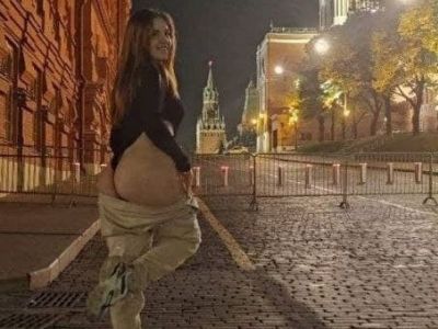 Рита Фокс и ее "перформанс"у Кремля. Фото: t.me Рита Фокс и ее "перформанс"у Кремля. Фото: t.me