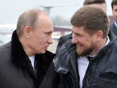 Путин наградил Кадырова за "вклад в укрепление российской государственности"