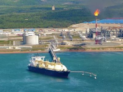 Танкер "Cygnus Passage" на терминале по отгрузке газа завода по производству сжиженного природного газа "Сахалин Энерджи". Фото: Владимир Михайлов / РИА Новости Танкер "Cygnus Passage" на терминале по отгрузке газа завода по производству сжиженного природного газа "Сахалин Энерджи". Фото: Владимир Михайлов / РИА Новости