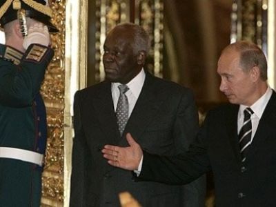 Жозе Эдуарду душ Сантуш и Владимир Путин, 31.10.06. Фото: kremlin.ru Жозе Эдуарду душ Сантуш и Владимир Путин, 31.10.06. Фото: kremlin.ru