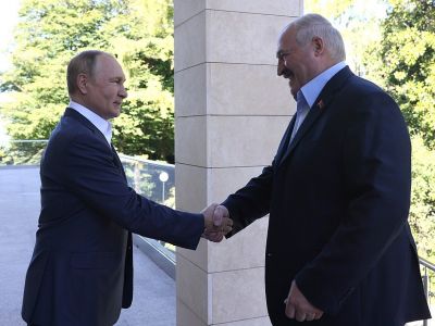 Лукашенко вынужден был сдавать тесты на COVID перед встречами с Путиным