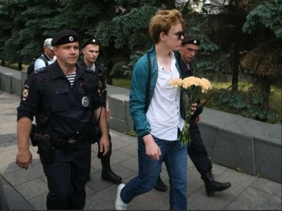 На 18-летнего заявителя митинга против войны оказывают давление сокамерники в московском СИЗО, — адвокат