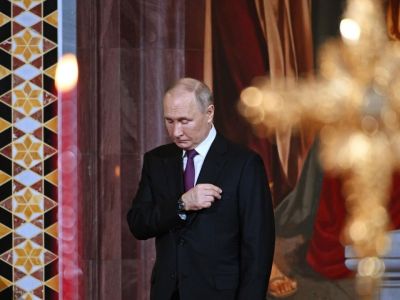 Владимир Путин на пасхальном богослужении, 16.04.22. Фото: sputnikpostal.rs