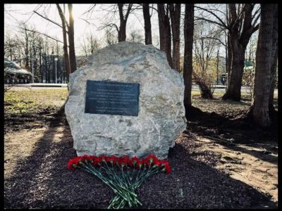 Памятник "жертвам СВО". Фото: Лев Владимиров, Каспаров.Ru Памятник "жертвам СВО". Фото: Лев Владимиров, Каспаров.Ru