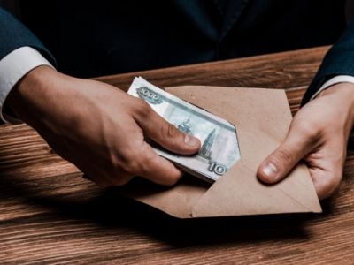 Зарплата в конверте. Иллюстрация: www.marimedia.ru Зарплата в конверте. Иллюстрация: www.marimedia.ru