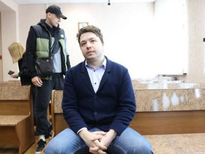 Роман Протасевич в зале суда. Фото: t.me/astrapress