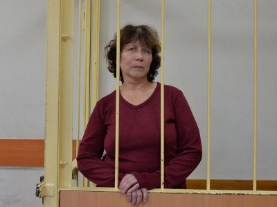 К двум годам условно приговорили пенсионерку, оставившую записку на могиле родителей Путина