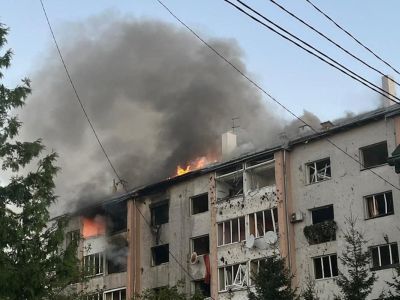 Обстрел. Попадание в дом. Фото: УНИАН Обстрел. Попадание в дом. Фото: УНИАН