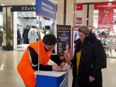 В Мордовии собирают подписи в поддержку Путина у покупателей торговых центров