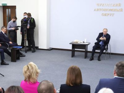 Владимир Путин в Анадыре. Фото: РЕН.ТВ Владимир Путин в Анадыре. Фото: РЕН.ТВ