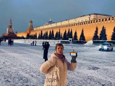 Экс-сотрудницу RT Марию Баронову оштрафовали за фото с радугой и шоппером 