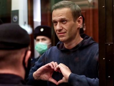 "Медиазона" нашла колонну ФСИН, вывозившую тело Навального из колонии