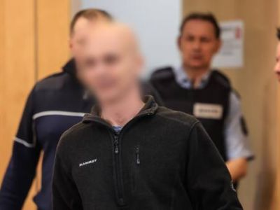 Подсудимый Томас Х. входит в зал суда. Фото: Oliver Berg / dpa Подсудимый Томас Х. входит в зал суда. Фото: Oliver Berg / dpa